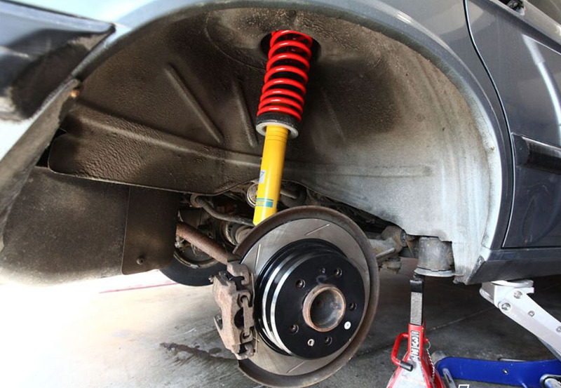 bmw_e28_14_install_rear_shocks