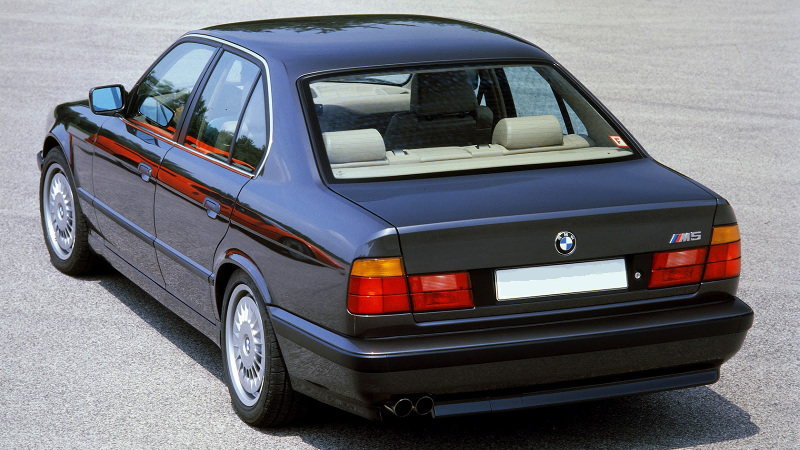 bmw_e34_m5_tail